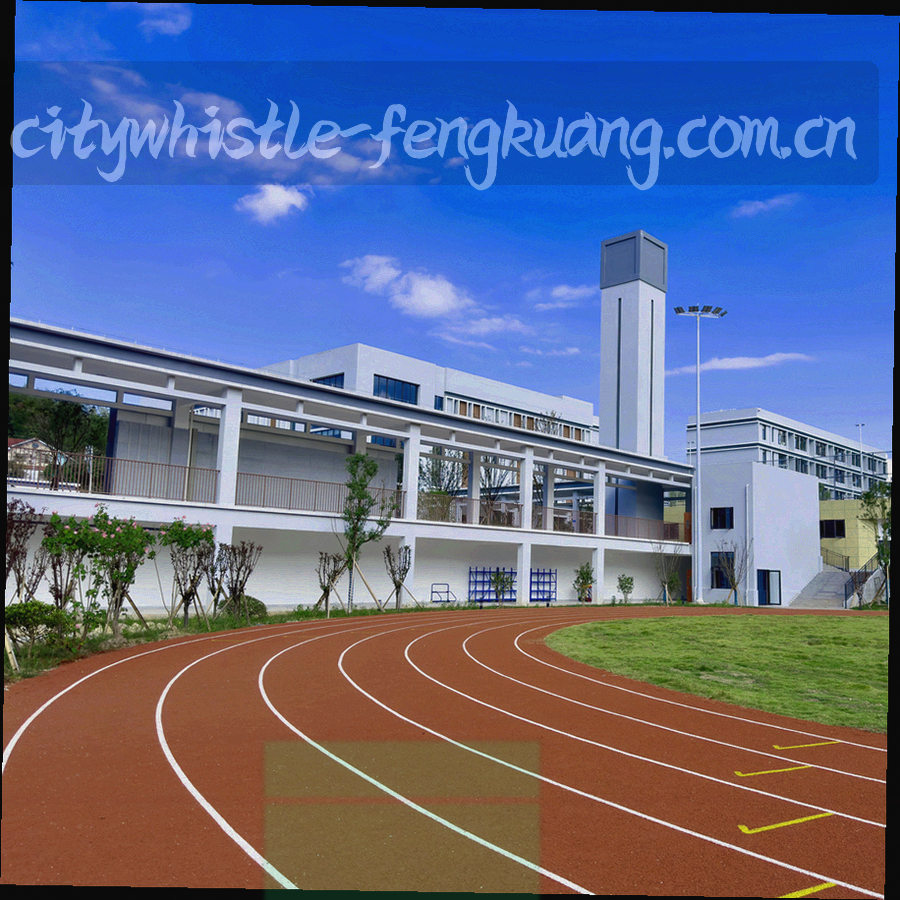 裁判口哨特写，金属表面有细密反光与轻微磨损痕迹